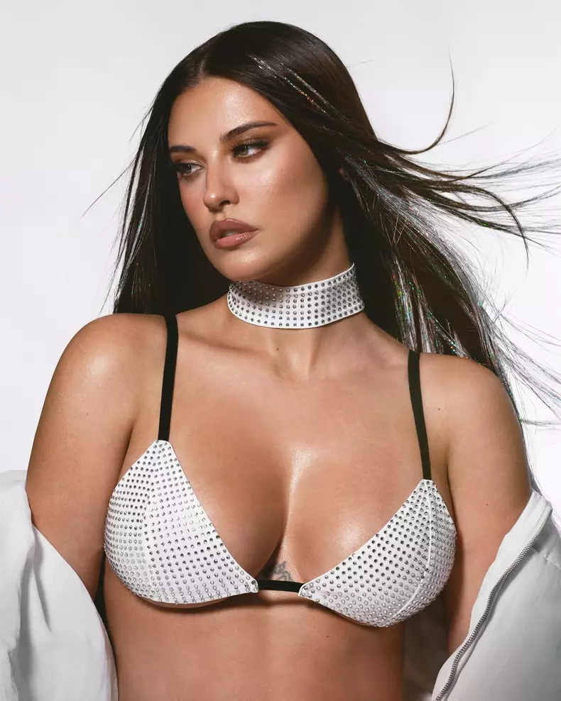 Antonia în costum de baie (4)