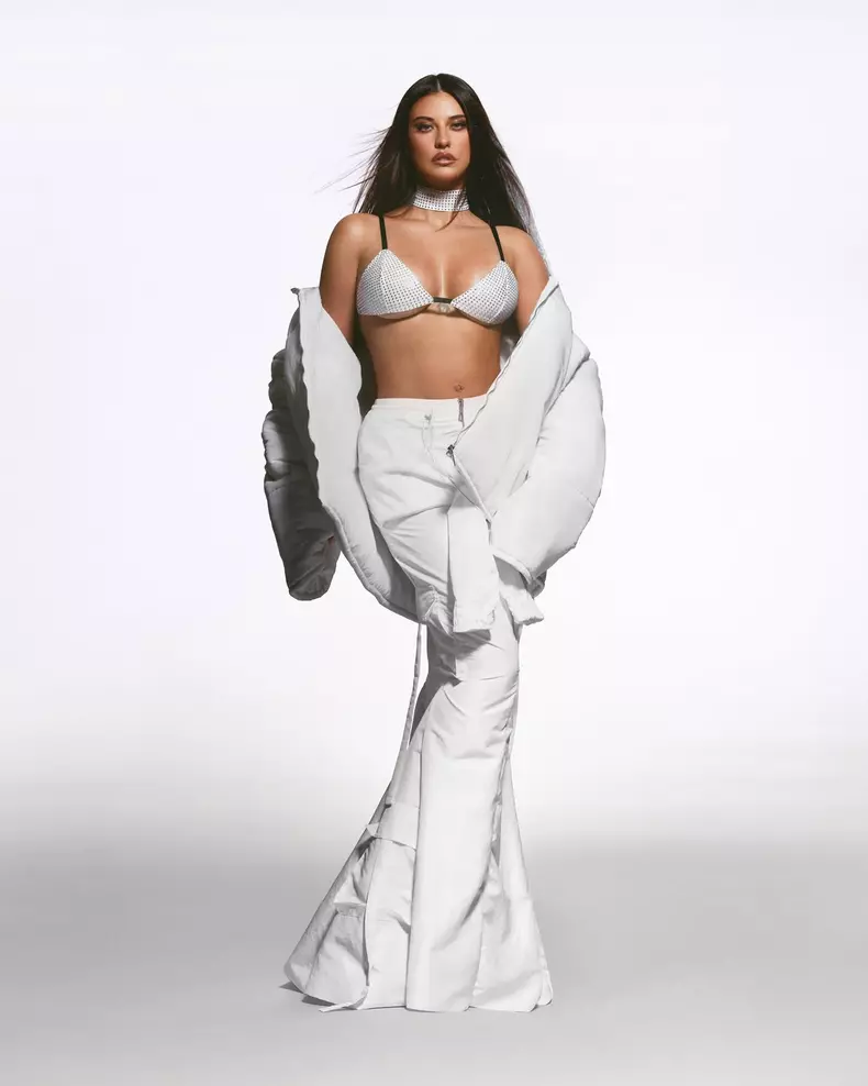 Antonia în costum de baie (6)