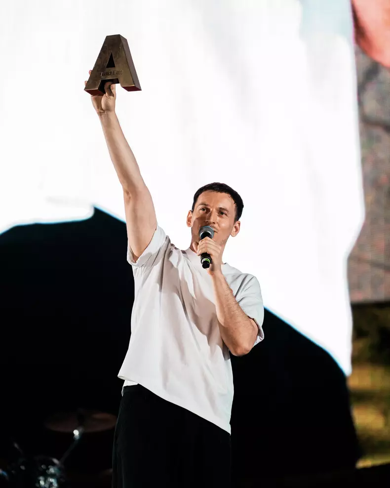 the motans prelude album nibiru the artist awards (1)