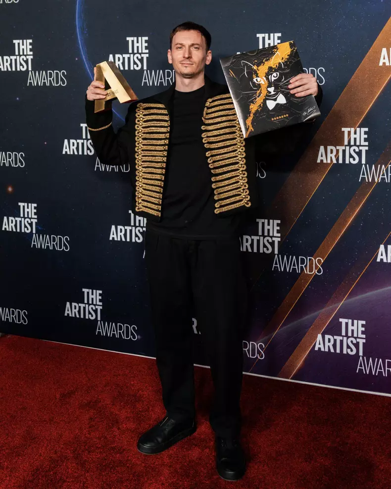 the motans prelude album nibiru the artist awards (3)