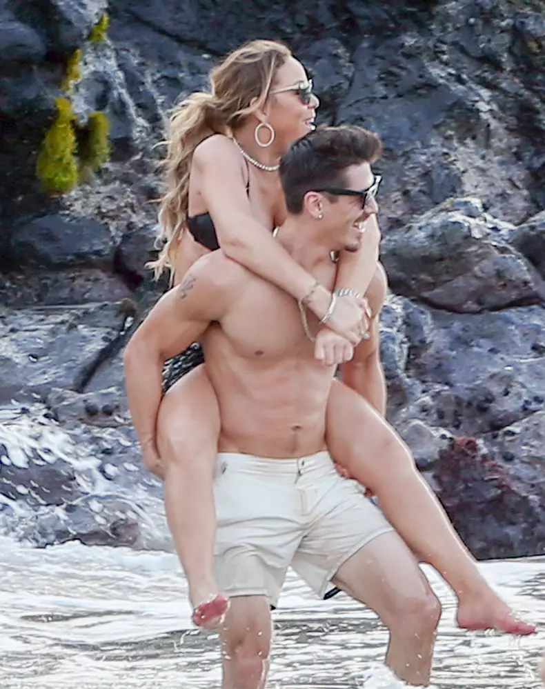 Mariah Carey are o relație cu dansatorul ei