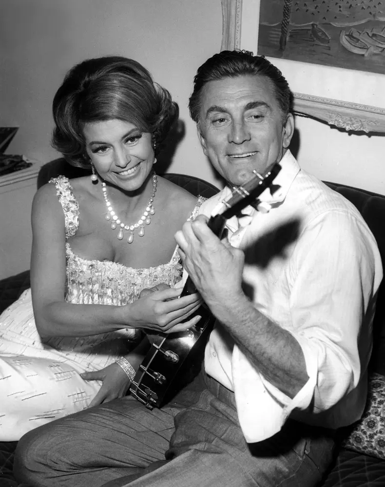 În filmul ”Two Weeks in Another Town”, cu Cyd Charisse, în 1962