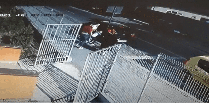 Doi Copii Au Fost LuaÈ›i Cu ForÈ›a De MamÄƒ Dintr O GrÄƒdiniÈ›Äƒ Din Craiova Iar Educatoarele Au Fost Agresate Libertatea