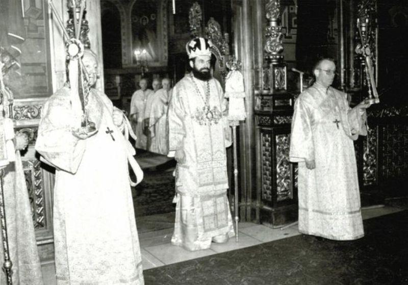 ŞUGUBĂŢ, CU ŞAPCĂ ŞI BLUGI! IATĂ Cum Arăta PATRIARHUL ...