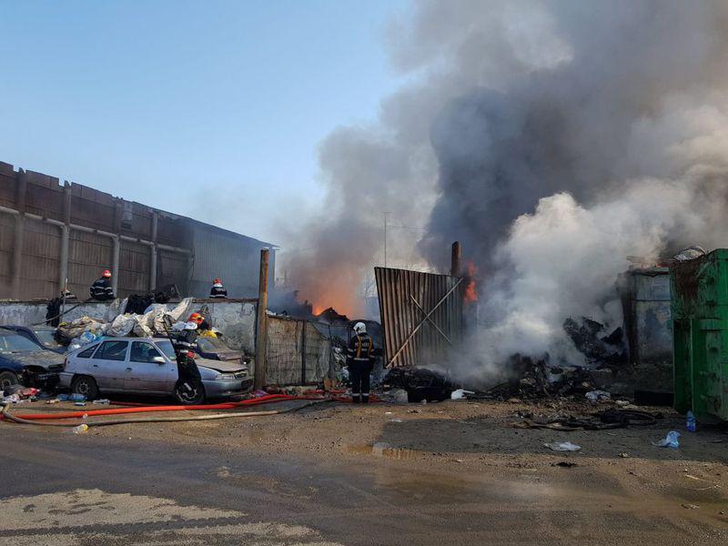 Incendiu La Remat Afumați Fumul Se Indreaptă Către București