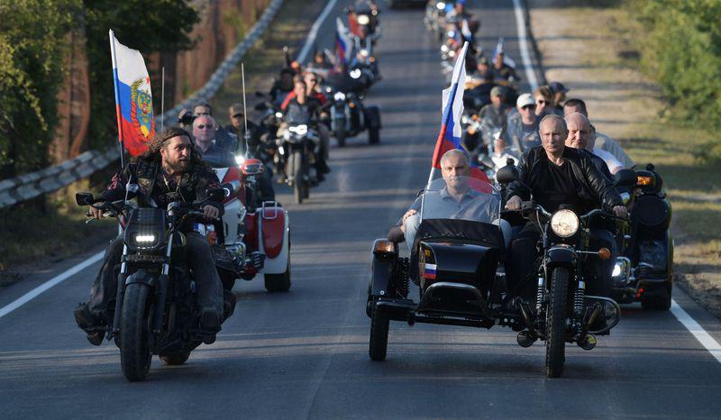 Video Vladimir Putin S A Plimbat Cu Motocicleta Impreună Cu