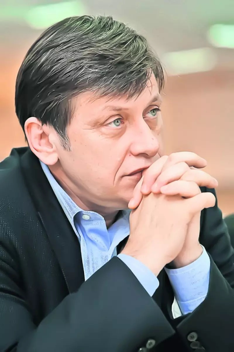 Crin Antonescu UrmÄƒrit De Blestem Libertatea