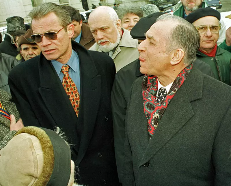 Ce FÄceau Pe 22 Decembrie 1989 RevoluÈionarii Cu Acte Semnam Statele De PlatÄ