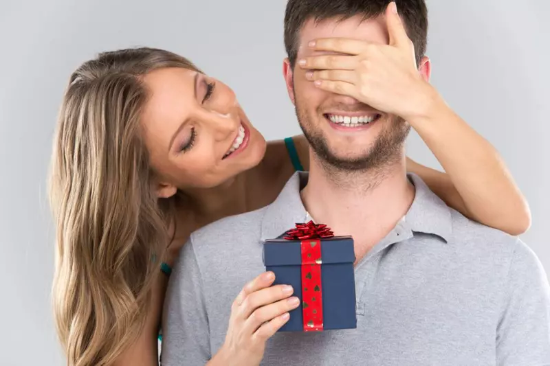 5 idei de cadouri pentru femeia iubită, în funcție de etapa relației