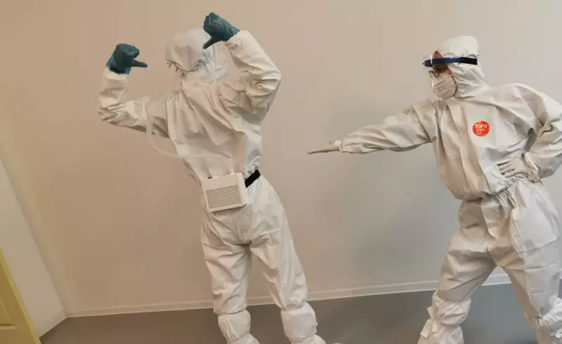 VIDEO Echipamente de protecție pentru medici create de români, premiate în UE. Costă de 8 ori mai puțin decât cele clasice și pot fi asamblate de o singură persoană