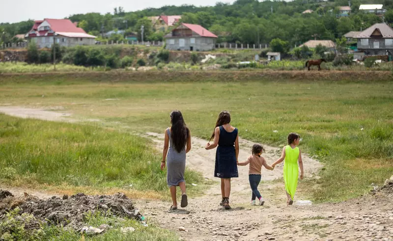 VIDEO Situația pe județe a copiilor din România cu părinții plecați la muncă în străinătate. Ioana, 10 ani: „Mamaie îmi promitea că mama va veni, dar mama nu venea”