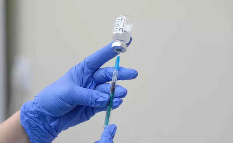 VIDEO Cum funcționează vaccinul de la Johnson&Johnson, care ajunge în aprilie în țară. Care e diferența față de celelalte vaccinuri folosite deja în România