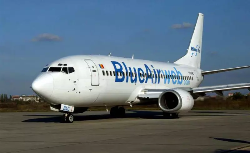 VIDEO Mii de români se plâng că Blue Air anulează zborurile și nu mai returnează banii. „Reclamațiile se adună ca într-o chiuvetă fără scurgere