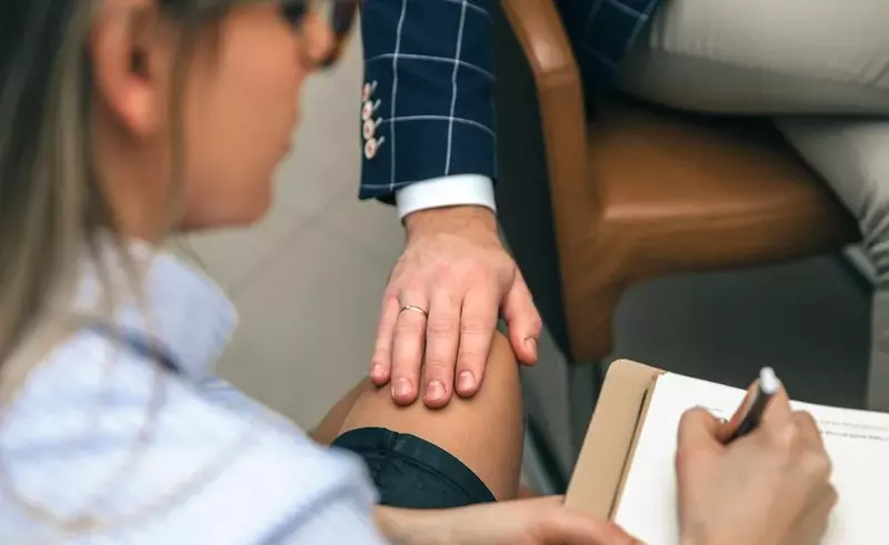 VIDEO Fenomenul hărțuirii sexuale în școli: Un profesor din Craiova i-a cerut unei eleve să dea testul la el acasă, „cu picioarele desfăcute. Cum l-a înregistrat 