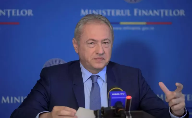 VIDEO Amenzi uriașe date de doi inspectori ANAF unor localnici care vindeau fructe la poartă. „Doi nemernici care ne fac de râs”