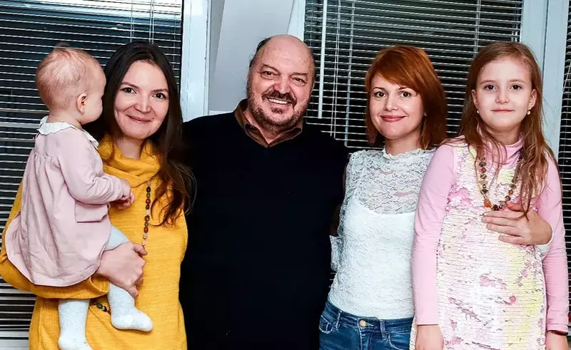 VIDEO Fiicele regretatului Victor Socaciu, declarații dure la adresa Marinei Almășan: „Să se abțină de la orice afirmații”. Îi țin partea Brîndușei Simion