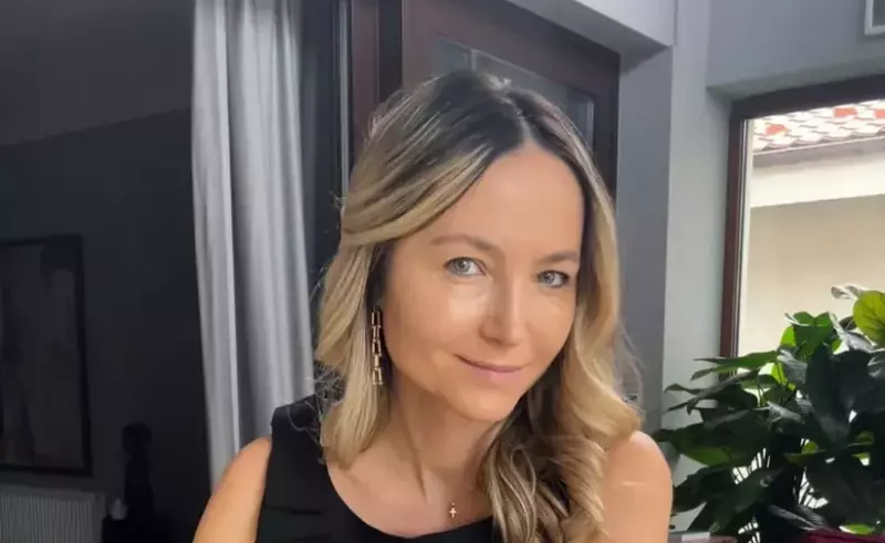 VIDEO Octavia Geamănu l-a ironizat pe Smiley, după ce a purtat tricou roz și pantaloni largi: „E prea de tot”. Fanii artistului au criticat-o aspru pe fosta prezentatoare