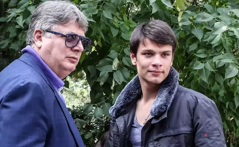VIDEO Culisele fugii lui Mario Iorgulescu. Externat din spital la cererea familiei, fiul președintelui LPF a fost dus la aeroport cu o ambulanță de stat, plătită din bani publici 