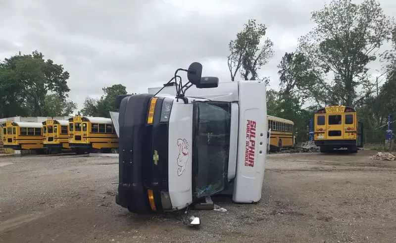 VIDEO Cel puțin cinci persoane au murit în urma zecilor de tornade care au lovit centrul SUA în ultimele zile