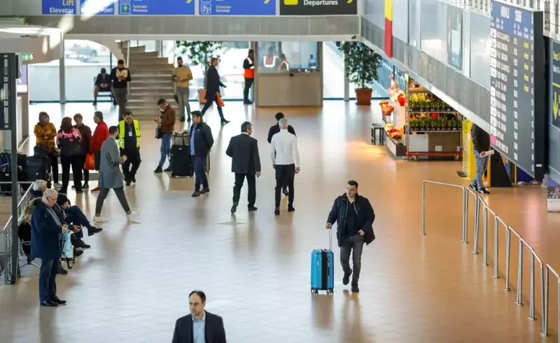 VIDEO „Avarie importantă” pe Aeroportul Otopeni. Sunt probleme cu aerul condiționat, zona de îmbarcări e cea mai afectată