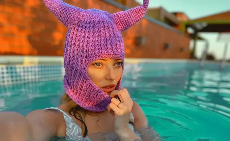 VIDEO Delia, într-un costum de baie minuscul. A lăsat la vedere mai mult decât și-ar fi dorit