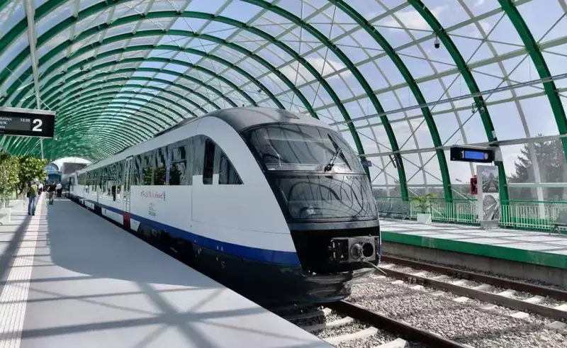 VIDEO Întârzieri de până la 90 de minute pentru trenurile care circulă de la Gara de Nord din București la Aeroportul Otopeni
