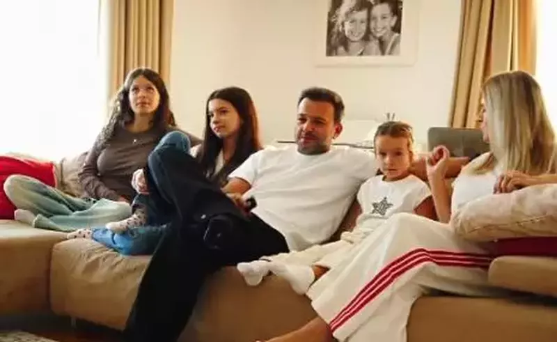 VIDEO Imagini cu casa în care locuiește Mihai Morar. Stă într-un apartament cu 4 camere