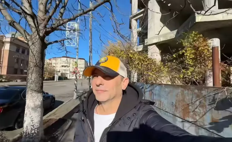VIDEO Dan Negru a mers să vadă „Turnul din Pisa made în Câmpina”. Ce a descoperit când a ajuns la locație: „Fraierii nu dispar, doar se transformă”