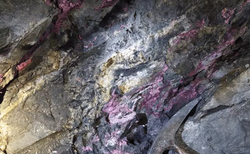 VIDEO Compania canadiană care vrea să exploateze metalele rare din Munții Apuseni. Geologii au intrat în galeriile unde s-a exploatat uraniu în comunism