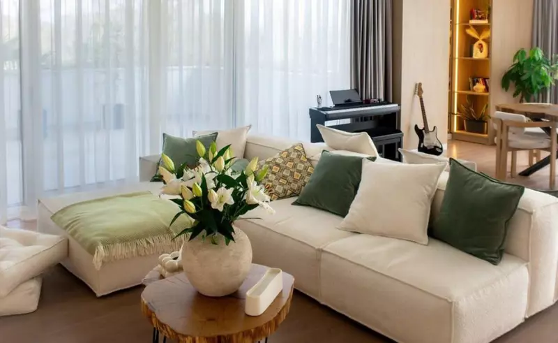 Imagini din casa în care Mira s-a mutat cu Levi Elekes