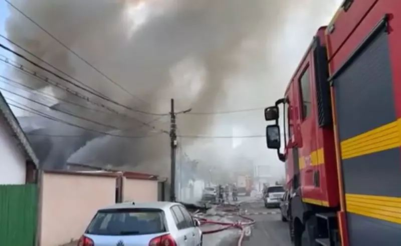 Incendiu violent în București, lângă Auchan Titan