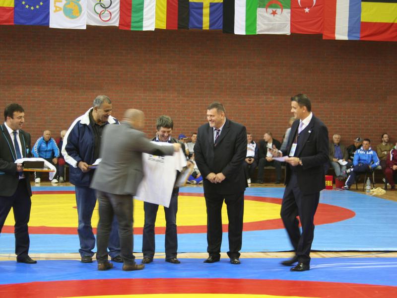 9.premiat_bulgari_si_gipteni.JPG
