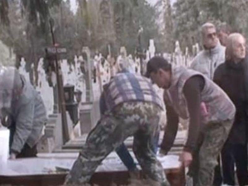 Mihai Constantinescu Si A Condus Sora Pe Ultimul Drum A Povestit Cu Ochii In Lacrimi Despre Tragedia Din Viaţa Lui Foto Entertainment Monden Libertatea Libertatea