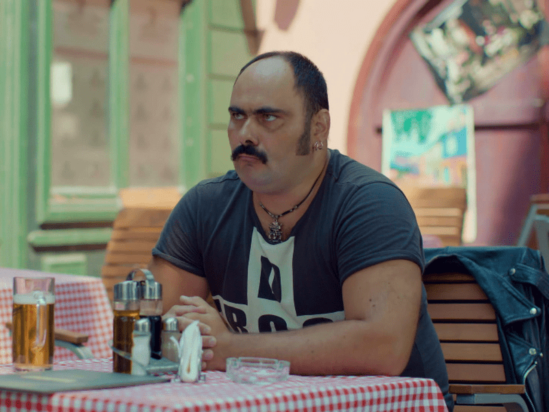 La Proba Pentru Rolul Ariciu Din Liber Ca Pasărea Cerului Actorul Adrian Anghel I A Rupt Regizorului Un Scaun De Epocă Foto Libertatea
