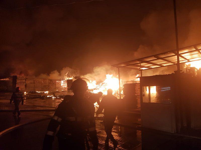 Incendiu La O Fabrică De Saltele Din Urlaţi Județul Prahova