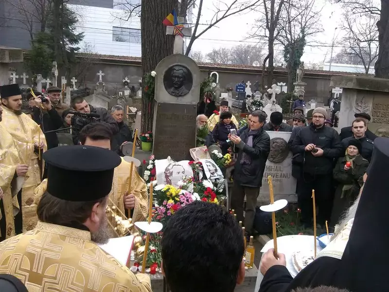 eminescu_mormant_4_01.jpg