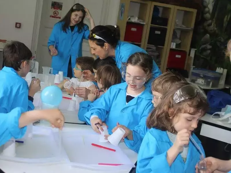 Antipa_laborator_chimie