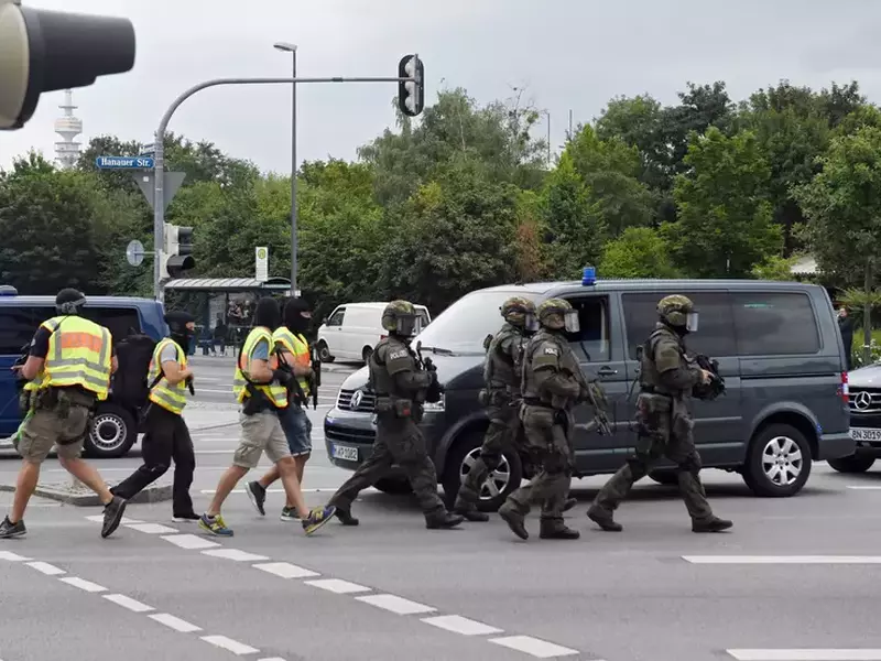 Shooting in shopping centre in Munich