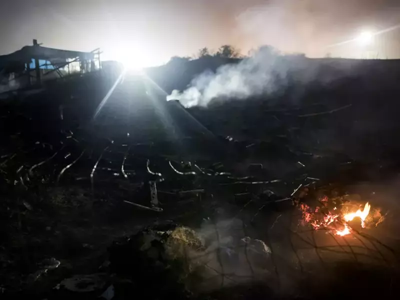 Incendii în jungla de la Calais, care este demolată de autoritățile franceze