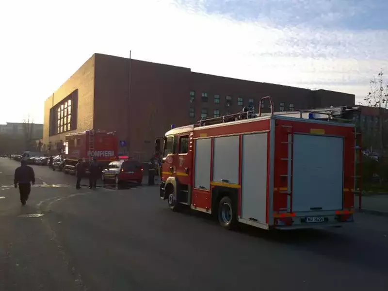 Incendiu la Hala Obor! Pompierii intervin cu 12 autospeciale