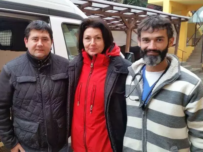 corina grigore si in geaca neagra medicul cristian crecan hannah cluj (5)