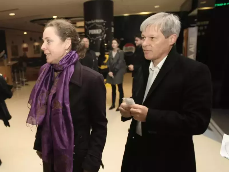 Dacian Cioloș și soția lui au fost la premiera filmului ”Ana, mon amour” (3)