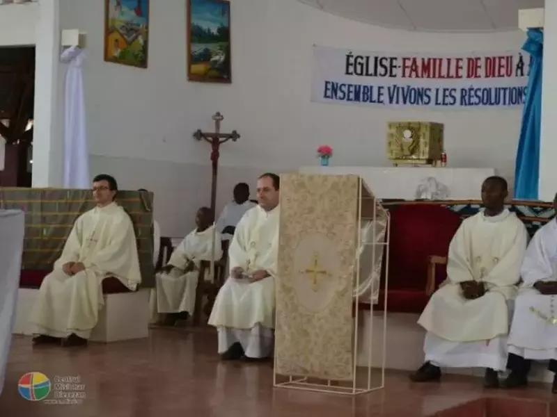 iasi preot in africa_