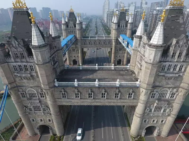 Chinezii au copiat Tower Bridge din Londra