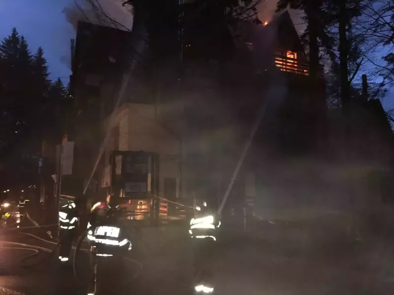 Incendiu puternic la Sinaia. Zeci de persoane au fost evacuate dintr-un hotel de 5 stele / VIDEO&FOTO