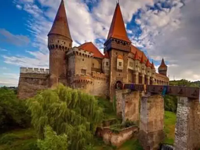 Castelul-Corvinilor-1