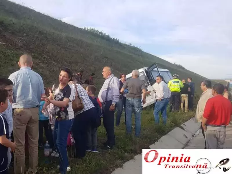 Zeci de copii, implicați într-un accident pe autostrada A1, între Sebeș și Orăștie (1)