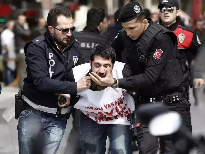 1 mai a fost marcat cu violențe în Istanbul