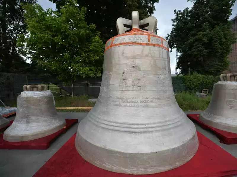 BUCURESTI – CLOPOTE – CATEDRALA MANTUIRII NEAMULUI