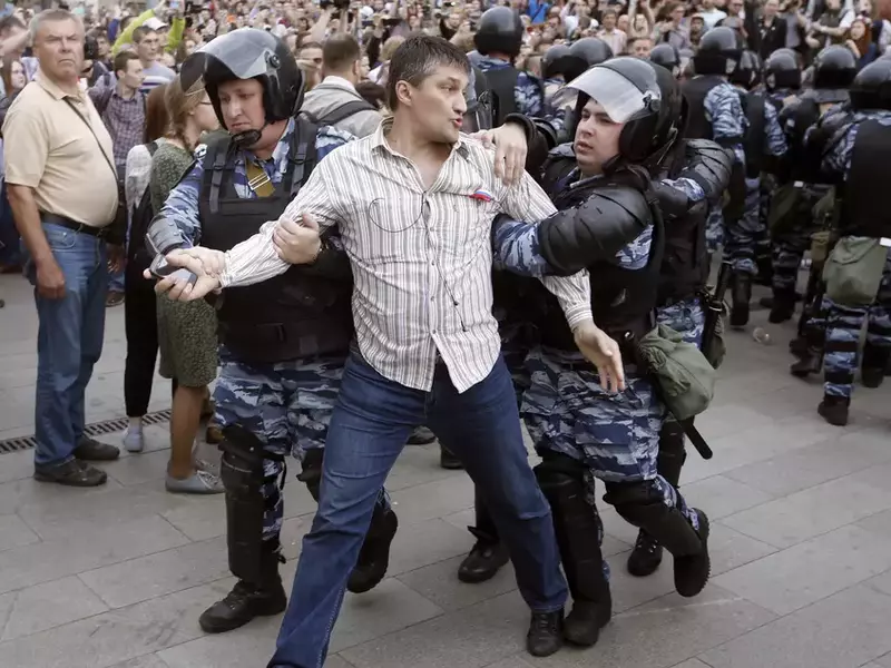 Peste 200 de oameni au fost reținuți în Rusia, în urma unui protest anticorupție